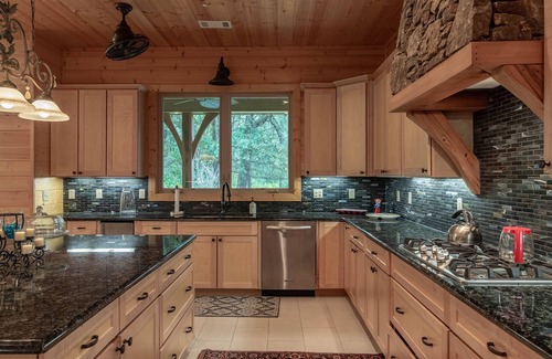 Oxford Ski Chalet | Shenandoah-Style Chalet 5 miles from Vaught Hemingway Stadium.