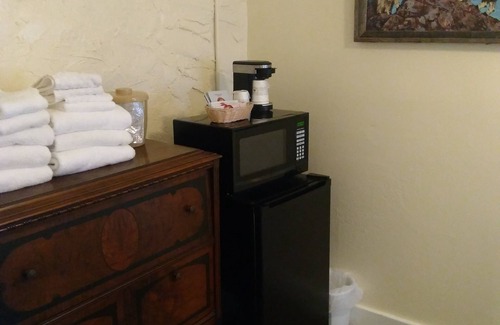 Chloride Hotel | Shep's Miners Inn