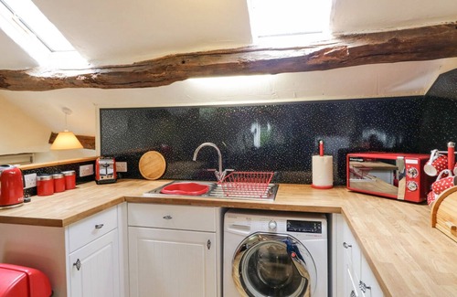 Broughton in Furness House | SHEPHERD'S COTTAGE, pet friendly, with open fire in Coniston