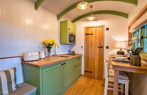 Beaworthy Other | Shepherd's Hut in Devon by Scenic Lake