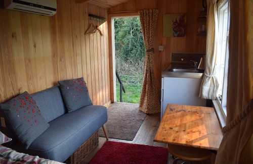 Littlebourne House | Shepherds Hut' Littlebourne, Canterbury (hot tub)