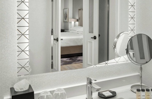 Downtown - Waterfront Hotel | Sheraton Duluth Hotel