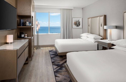 Downtown - Waterfront Hotel | Sheraton Duluth Hotel