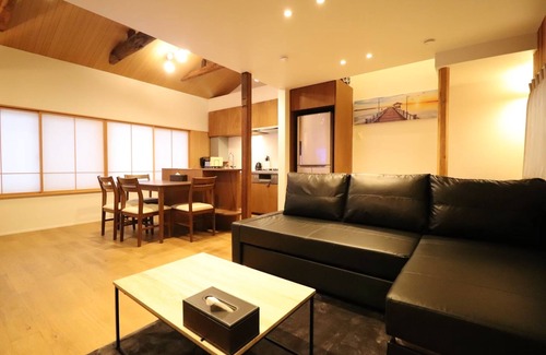 Higashishinsaibashi House | Shinsaibashi area*2-story building completely rented out*3 min. from Nagahoribashi station and 6 min. from Shinsaibashi station*Complete with Wi-Fi*Great for a tourist base*.