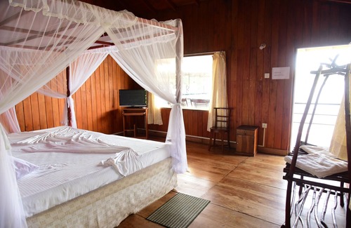 Ambalangoda Hotel | Shiny Lakeside Resort