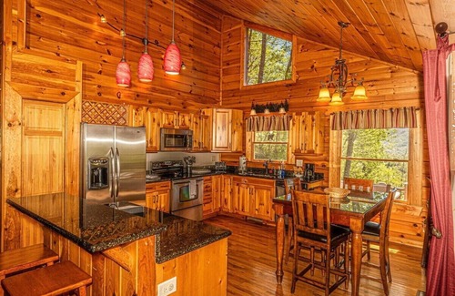 Qualla Cabin | Shooting Star Ridge: A cozy 2-bedroom cabin in Whittier, NC