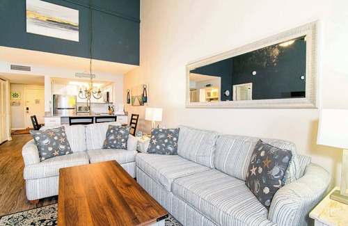 Myrtle Beach Condo | Shore Dr Lake View Retreat w Pools and Pickleball