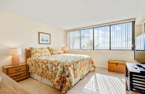 Crescent Beach Hotel | Shore Thing