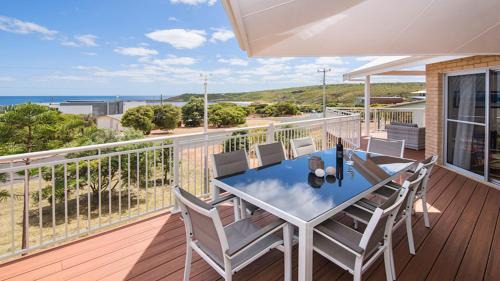 Gracetown House | Shorelands - Stylish Beach-side Haven, Steps from the Beach and Surf in Gracetown