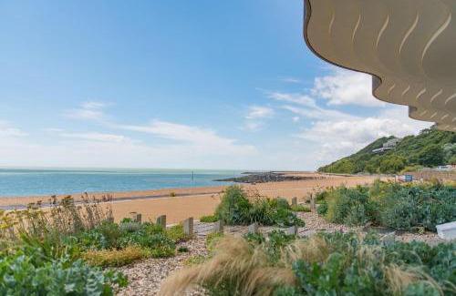 Folkestone House | Shoreline Beach House by Bloom Stays