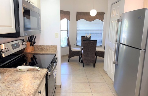 Trailer Estates Condo | Shorewalk Palms Heaven Villa-2 heated hot tubs & pools near IMG/beaches