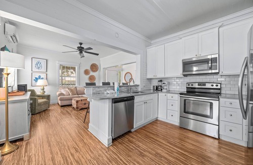 Oak House | SHORT DRIVE TO BEACH, NEAR SPORTS PLEX IN GULF SHORES!