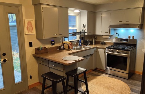 Green Bay House | Short drive to Door Co., shorter walk to Lambeau
