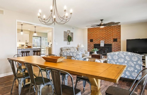 Cambridge House | Short drive to Downtown Cambridge | Private Dock | Pool | 16.5 Acres | Guest Hou