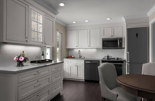 Napa Hotel | Short Drive to Scientopia Discovery Center! Golf & Tennis, Pool, FREE Parking!