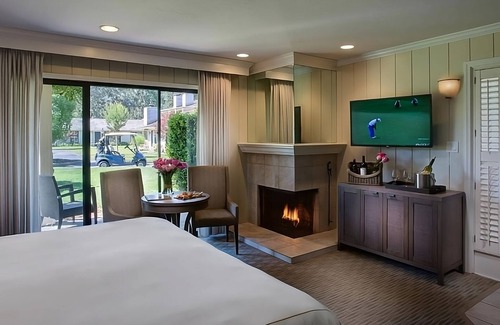 Napa Hotel | Short Drive to Scientopia Discovery Center! Golf & Tennis, Pool, FREE Parking!