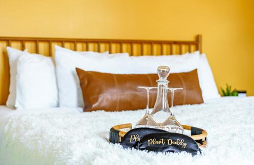 Victorian Village House | Short North Convention King Bed Free Parking!