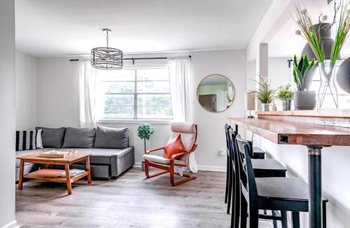 Victorian Village Apartment | Short North Convention Private Parking Pets!