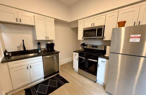 Short North House | Short North & Downtown & OSU | Near High Street | Free Parking | 5,800+ Reviews