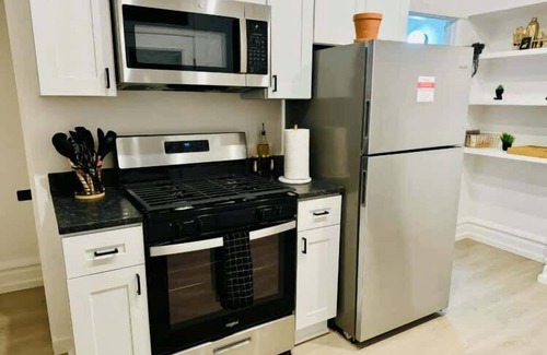 Short North House | Short North & Downtown & OSU | Near High Street | Free Parking | 5,800+ Reviews