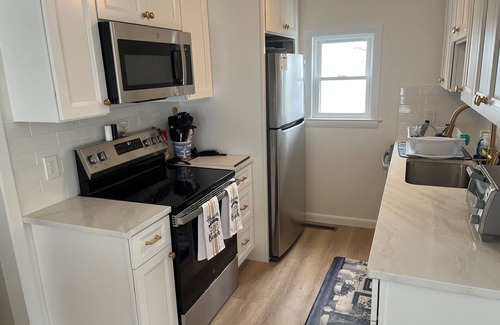 Narragansett Cottage | Short walk to Scarborough Beach - ONLY ONE SUMMER WEEK REMAINING