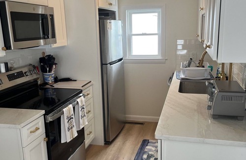 Narragansett Cottage | Short walk to Scarborough Beach - ONLY ONE SUMMER WEEK REMAINING