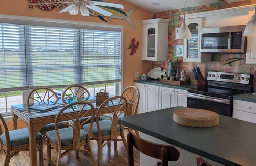 Holden Beach Cottage | Short walk to the beach Dog friendly too! Docking for boaters!