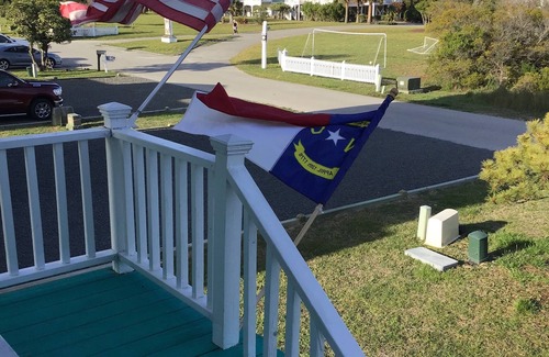 Holden Beach Cottage | Short walk to the beach Dog friendly too! Docking for boaters!