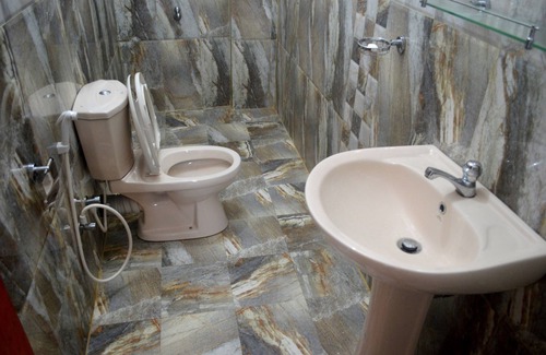 Patuwatha Hotel | Shyni Tourist Guesthouse