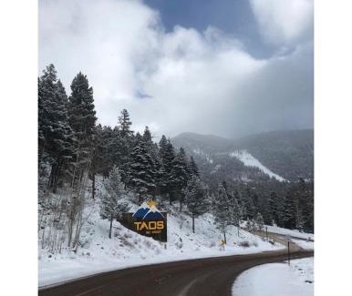 Arroyo Seco House | Side-by-side Adobes, 9 Mi To Taos Ski Valley