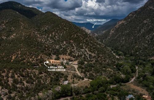 Arroyo Seco House | Side-by-side Adobes, 9 Mi To Taos Ski Valley