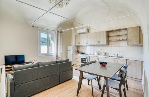 Armolia Apartment | Sierokalas House