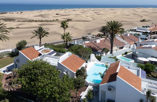 Playa del Ingles House | Sierra del Mar - Vista Monte, directly on the dunes with pool, patio and garden
