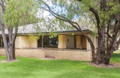 Siesta Park Resort | Siesta Park Holiday Resort ABSOLUTE BEACHFRONT RESORT