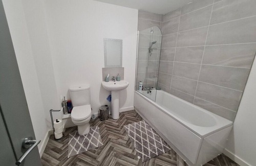 North Shields Apartment | Sigma Executive Flat 1 is 5 minutes away from the famed Fish Quay, near NS Town.