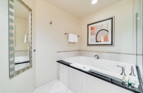 Las Vegas Hotel | Signature Deluxe Balcony Studio by Jet Luxury