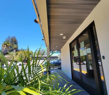 Newhall Hotel | Signature Inn Santa Clara