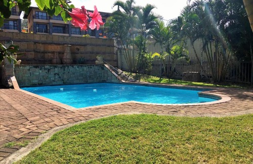 Uvongo Apartment | Silhouette 3