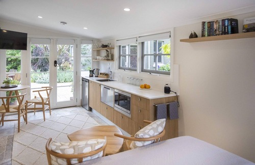 Orange Apartment | Silk Tree Studio | Steps to Cook Park