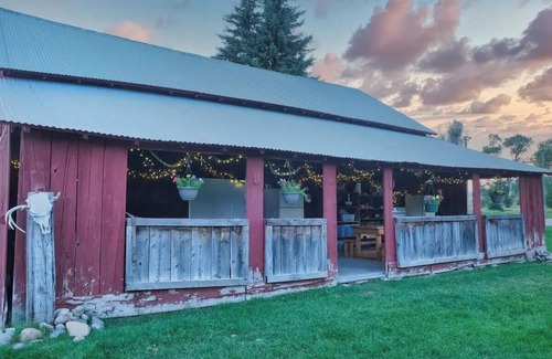 Swan Valley Apartment | Silver Bullet Suite .