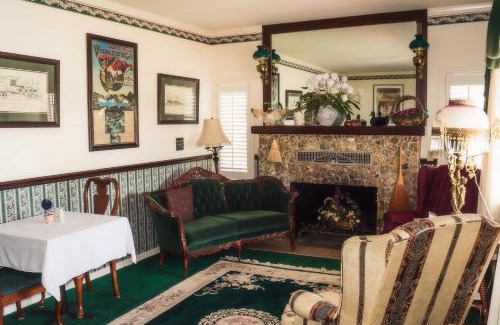 Bridgeport Hotel | Silver Maple Inn