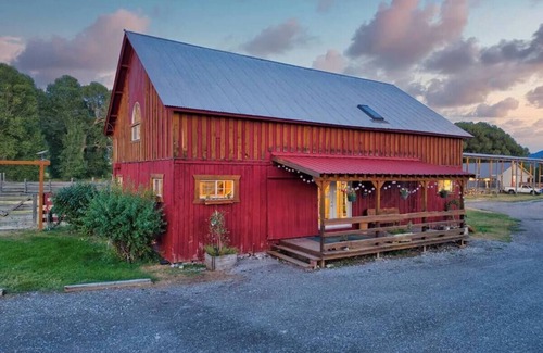 Swan Valley Apartment | Silver Spur Suite .