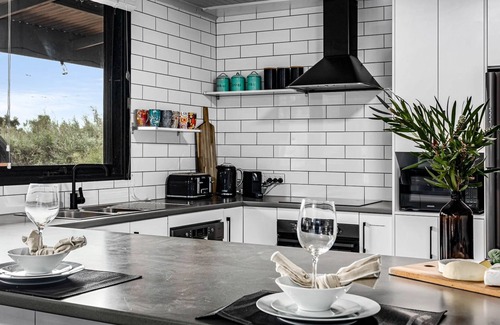 Carrickalinga House | Silvers Anchor - 2 Bennett Street