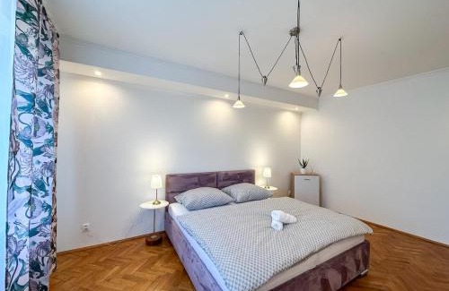 Zvolen Apartment | Simcity I City square w balcony 24 7 self check-in 1 min walk to Europa shopping mall