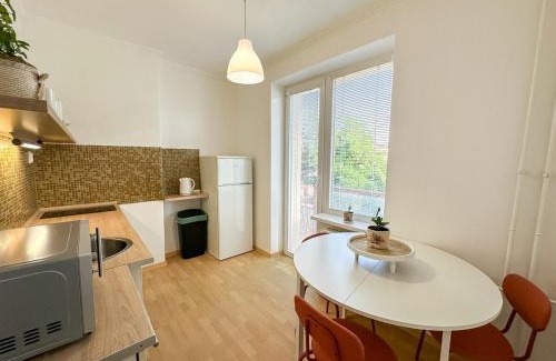 Zvolen Apartment | Simcity I City square w balcony 24 7 self check-in 1 min walk to Europa shopping mall