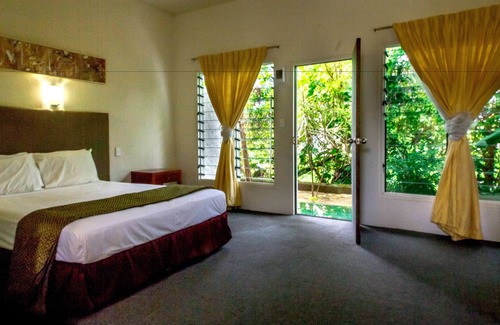 Nuku'alofa Hotel | Simon's Place