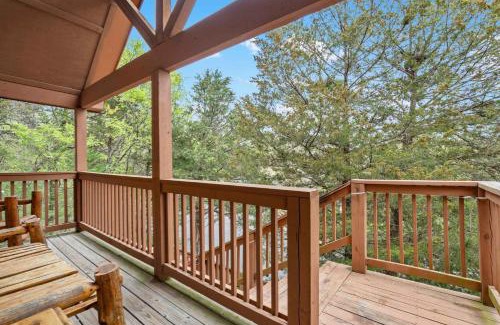 Branson West House | Simon's Treetop Cabin - 2 BDR in Popular Resort