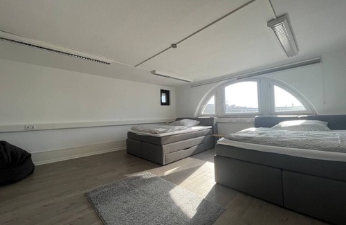Karlsruhe City Centre Apartment | Simplex Apartments am Ettlinger Tor | 5-Bedrooms