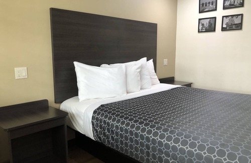 Arlington Hotel | Simply Home Inn & Suites