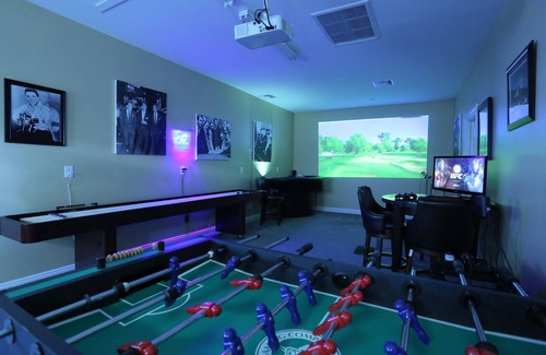 Paradise House | Sinatra-Themed Las Vegas House 6 bedroom with Pool & Game Room
